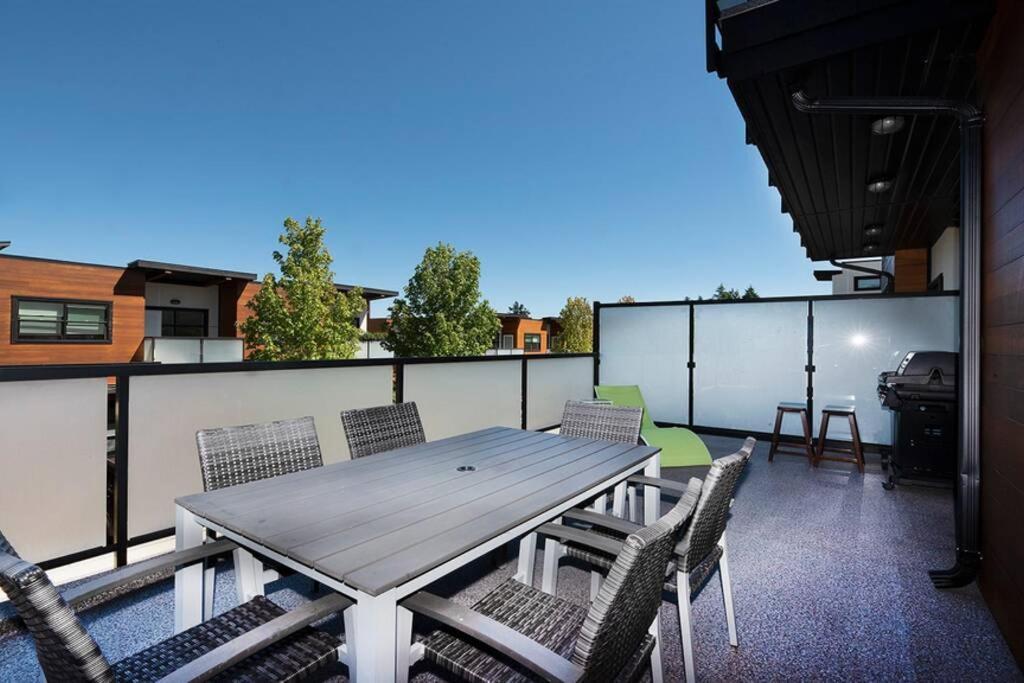 Cedar Hill Sunlit Stay - Bright Spacious & Modern Victoria Exterior photo